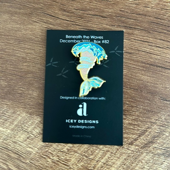 Owlcrate pins - Picture 4 of 6